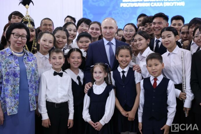 Ил Дархан нэдиэлэтэ: Музыка үрдүкү оскуолатын комплекса дойду бэрэсидьиэнин сорудаҕынан тутуллар