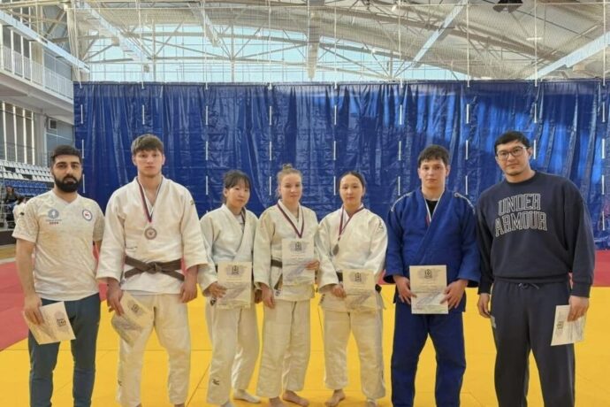 Саха сирин дзюдоистара юниордар ортолоругар Уһук Илин күрэхтэһиитин кыайыылаахтарынан буоллулар