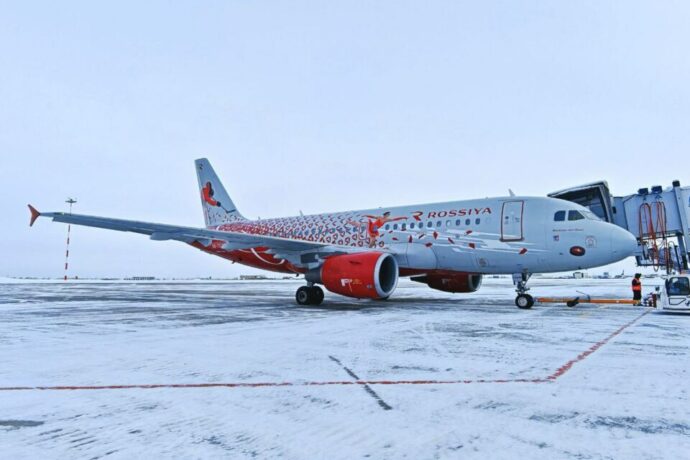 «Россия» авиахампаанньа "Спортолета" Дьокуускай аэропордугар кэлэ сырытта