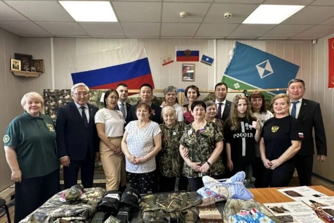 Петр Шамаев Мииринэйгэ волонтердар штабтарыгар сырытта