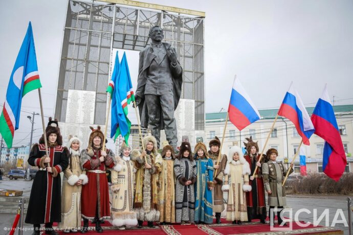 Айсен Николаев: Өрөспүүбүлүкэ күнүнэн ис сүрэхпиттэн эҕэрдэлиибин!