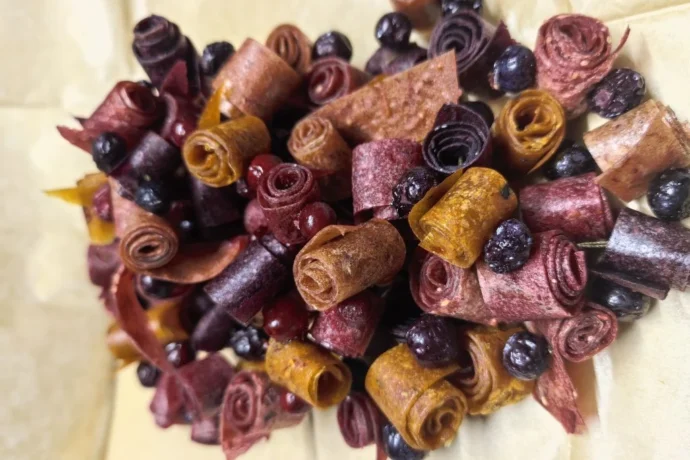 Вераника Лиханова пастилаттан уонна сублимированнай отонтон минньигэс оҕуруону тиһэр