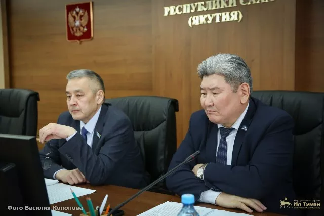 Өрөспүүбүлүкэ социальнай-экэнэмиичэскэй сайдыытын тосхолун дьүүллэстилэр