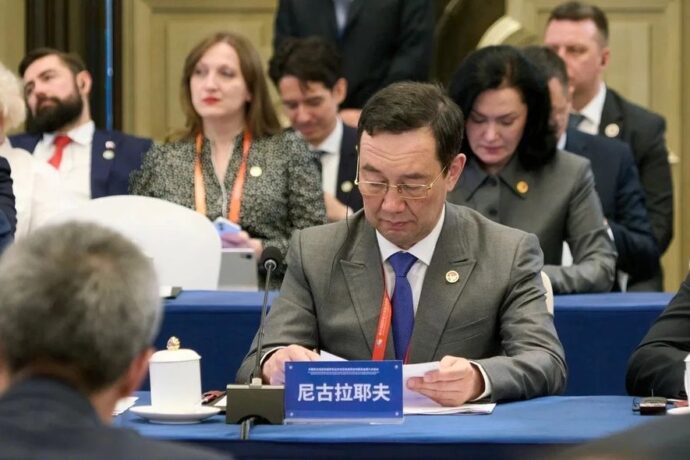 Ил Дархан нэдиэлэтэ: Арассыыйа-Кытай сыһыаннаһыыларын бөҕөргөтөр сибээстэр