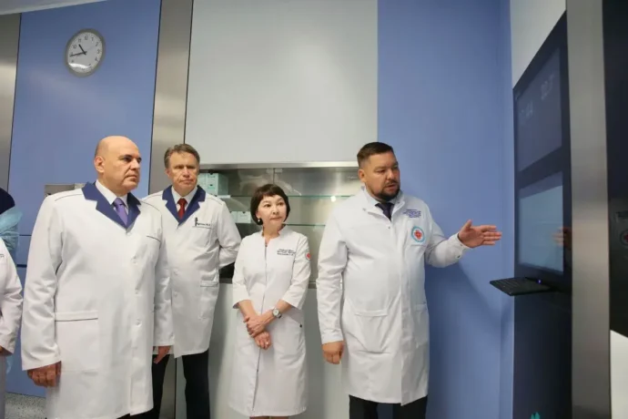 Мишустин Дьокуускайга өрөспүүбүлүкэтээҕи онкологическай диспансеры көрдө