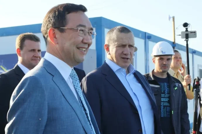Юрий Трутнев уонна Айсен Николаев Өлүөнэ муостатын тутуутун хаамыытын бэрэбиэркэлээтилэр