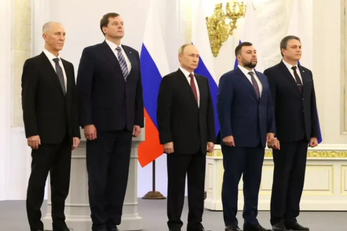 Саха сиригэр саҥа регионнар Арассыыйаны кытта холбоһууларын күнэ бэлиэтэнэр
