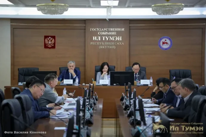 Үлэ ырыынагын уларыйыытыгар каадыр хааччыллыытын Ил Түмэҥҥэ ырыттылар